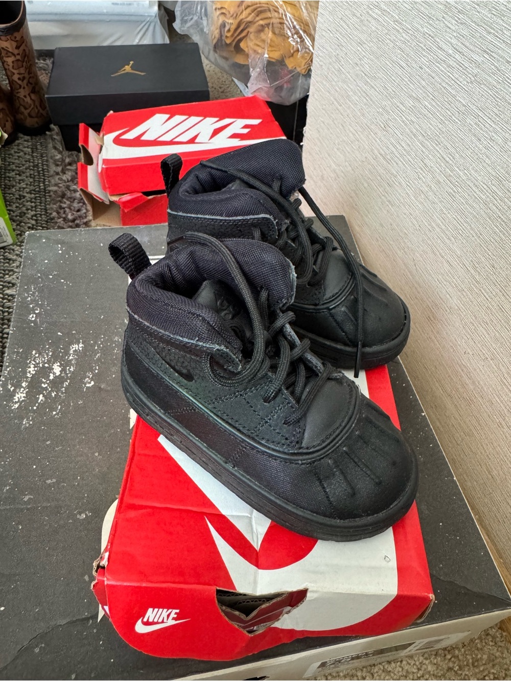 Nike ACG Kids Black High-Top Sneakers/boot
